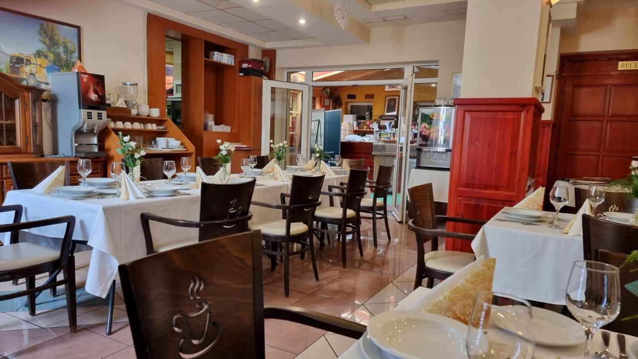 Club Haus 502 Kalocsa住宿加早餐旅馆 外观 照片